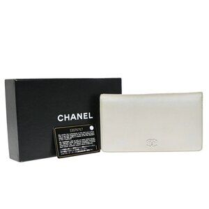 CHANEL CC Logo Bifold Long Wallet Grained Calfskin Leather White SHW